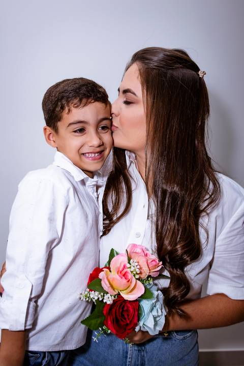 Ensaio Feminino. Fotos de Estúdio. Foto Dia das mães. Mãe e filho.'