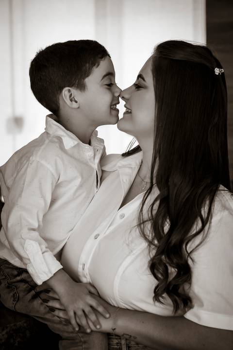 Ensaio Feminino. Fotos de Estúdio. Foto Dia das mães. Mãe e filho.'
