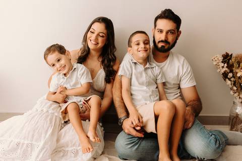 Dia das Mães. Ensaio de família. Fotos sensuais. Fotos de casal. Renata Bridges. Bom Despacho.'