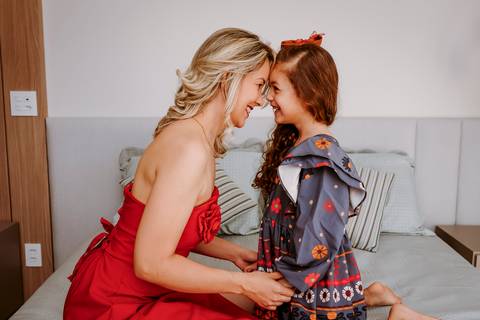 Ensaio De Família. Fotos femininas. Fotos em Casa. Bom Despacho. Renata Bridges'