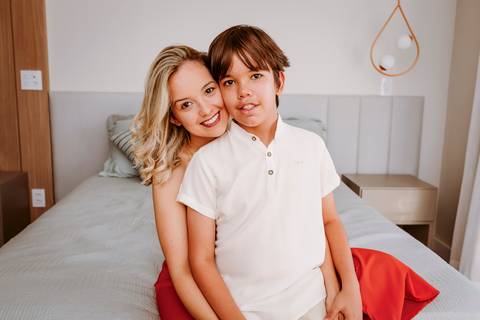 Ensaio De Família. Fotos femininas. Fotos em Casa. Bom Despacho. Renata Bridges'