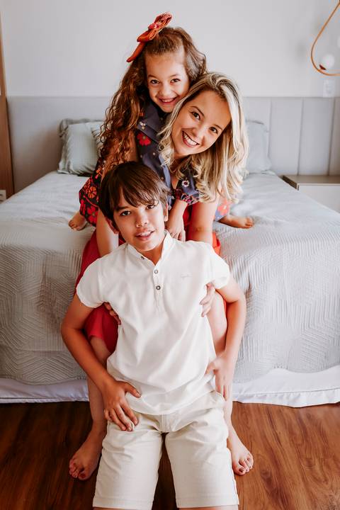 Ensaio De Família. Fotos femininas. Fotos em Casa. Bom Despacho. Renata Bridges'