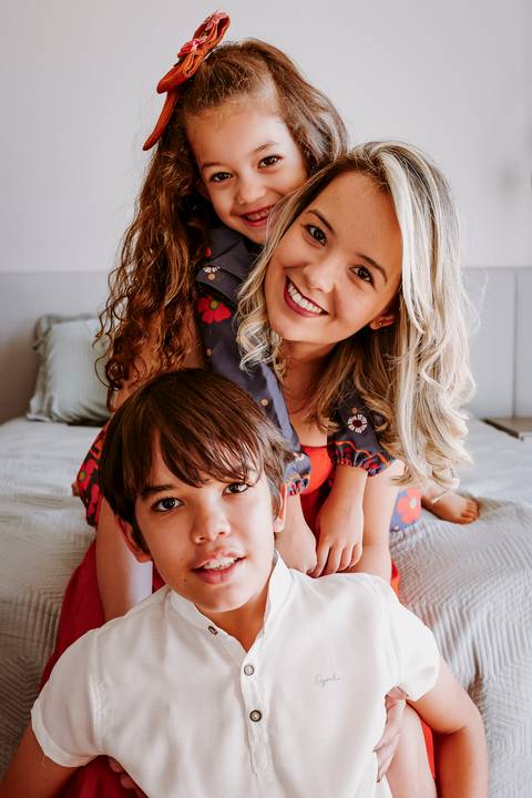 Ensaio De Família. Fotos femininas. Fotos em Casa. Bom Despacho. Renata Bridges'