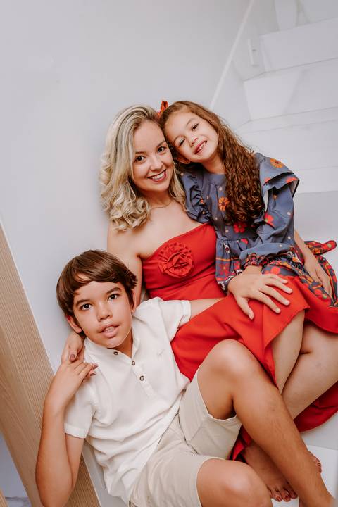 Ensaio De Família. Fotos femininas. Fotos em Casa. Bom Despacho. Renata Bridges'