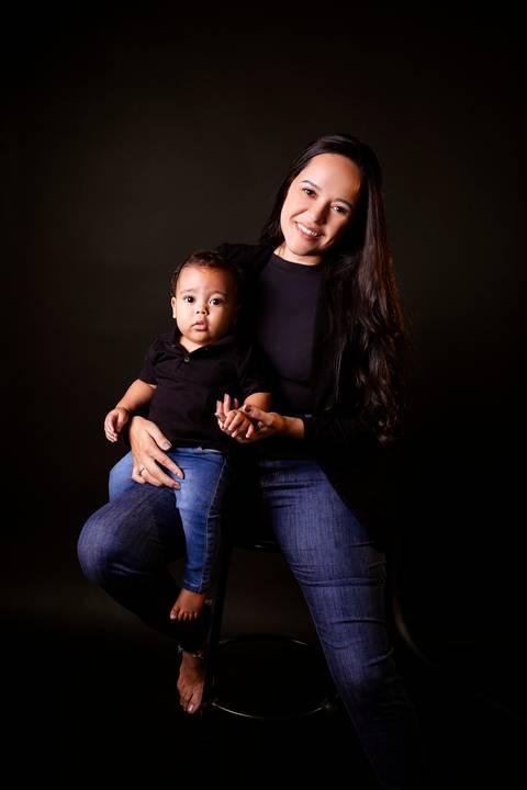 Ensaio Corporativo. Fotos Corporativa. Fotos de Estúdio. Ensaio Feminino. Fotos mãe e filho. Renata Bridges. Bom Despacho'