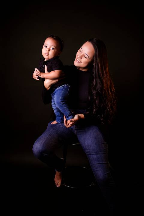 Ensaio Corporativo. Fotos Corporativa. Fotos de Estúdio. Ensaio Feminino. Fotos mãe e filho. Renata Bridges. Bom Despacho'