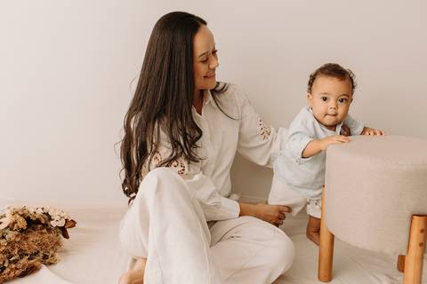 Ensaio Corporativo. Fotos Corporativa. Fotos de Estúdio. Ensaio Feminino. Fotos mãe e filho. Renata Bridges. Bom Despacho'