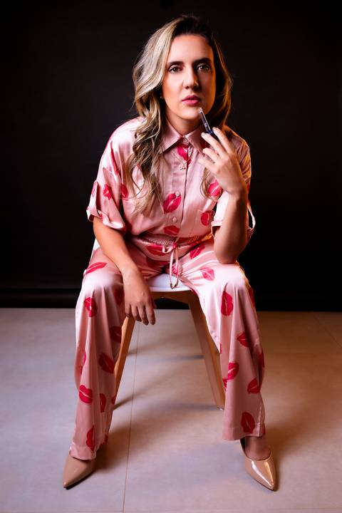 Ensaio Corporativo. Fotos Corporativas. estética. Fotos profissionais. Dra Flávia. Fotos de Estúdio. Bom Despacho. Renata Bridges'