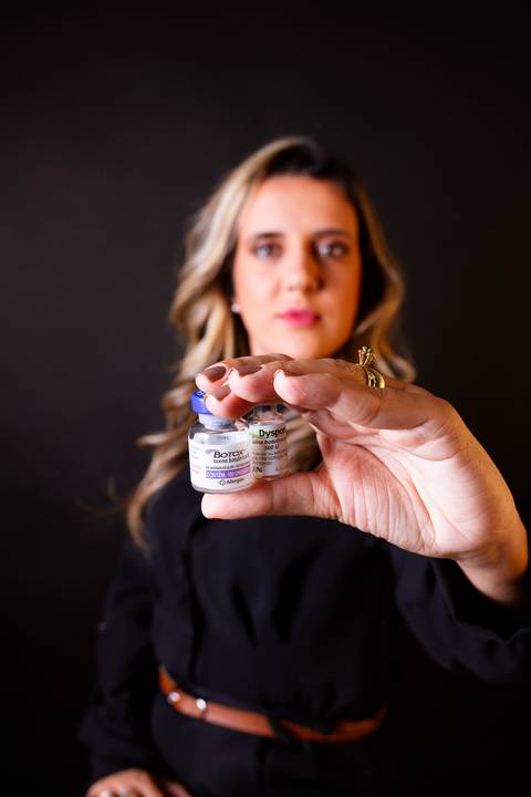 Ensaio Corporativo. Fotos Corporativas. estética. Fotos profissionais. Dra Flávia. Fotos de Estúdio. Bom Despacho. Renata Bridges'