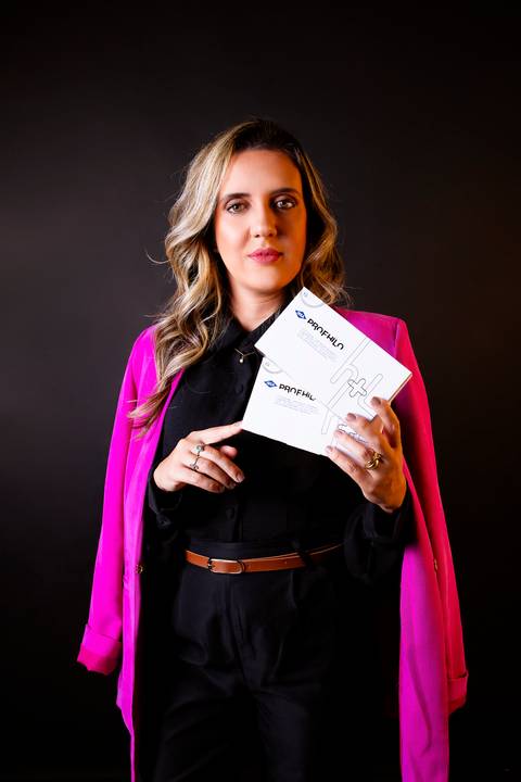 Ensaio Corporativo. Fotos Corporativas. estética. Fotos profissionais. Dra Flávia. Fotos de Estúdio. Bom Despacho. Renata Bridges'