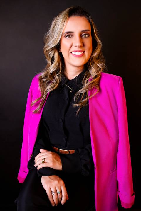 Ensaio Corporativo. Fotos Corporativas. estética. Fotos profissionais. Dra Flávia. Fotos de Estúdio. Bom Despacho. Renata Bridges'