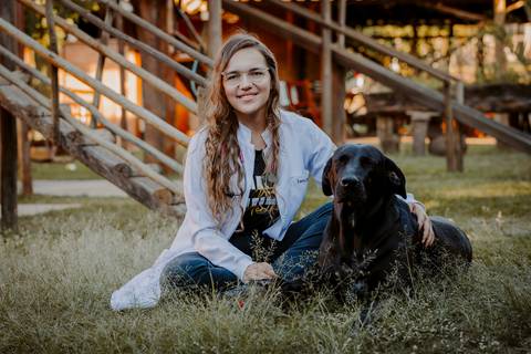 Ensaio feminino. medicina veterinária. médica veterinária. fotos externas. fotos de médica. renata bridges photo. bom despacho'