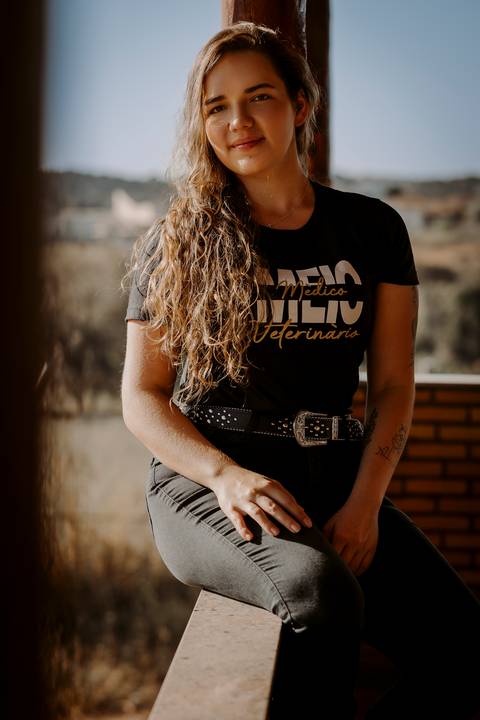 Ensaio feminino. medicina veterinária. médica veterinária. fotos externas. fotos de médica. renata bridges photo. bom despacho'