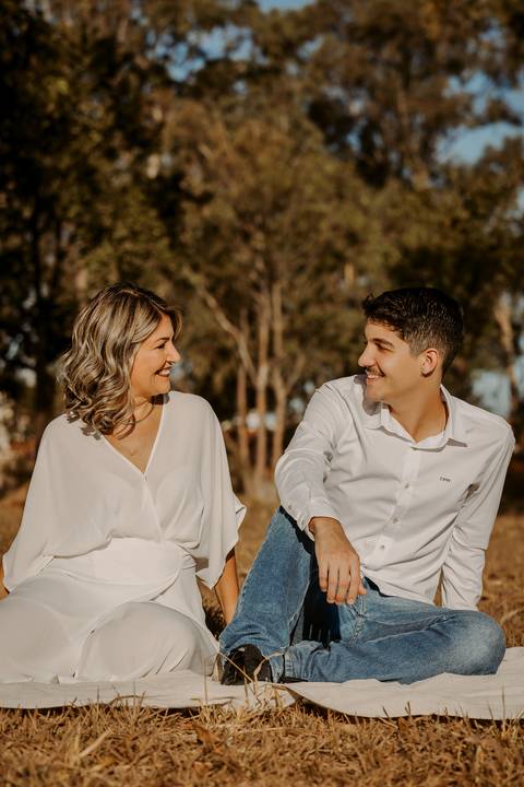 Ensaio de Família. Foto com filhos. Fotos na natureza. Ensaio de aniversário. Fotos de aniversário. Fotos em Bom Despacho. Renata Bridges.'