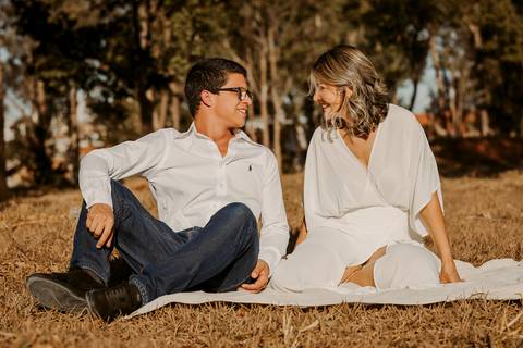 Ensaio de Família. Foto com filhos. Fotos na natureza. Ensaio de aniversário. Fotos de aniversário. Fotos em Bom Despacho. Renata Bridges.'