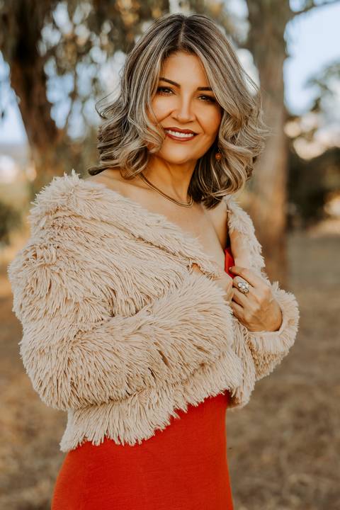 Ensaio de Família. Foto com filhos. Fotos na natureza. Ensaio de aniversário. Fotos de aniversário. Fotos em Bom Despacho. Renata Bridges.'