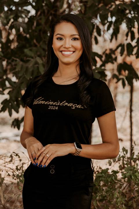 Fotos de formatura. Ensaio Corporativo. Foto de Beca. Bom Despacho. Renata Bridges.'