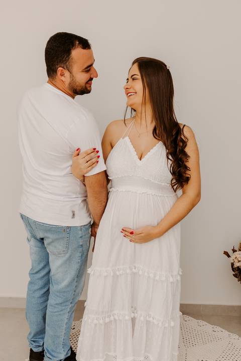 Ensaio Feminino. Ensaio de Gestante. Bom Despacho. Fotos de estúdio. Renata Bridges. Chá revelação'