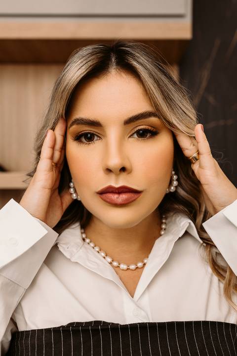 Ensaio Corporativo. Ensaio de Marca Pessoal. Fotos em consultório. Renata Bridges. Bom Despacho. Fotos de médica. Dermatologista.'