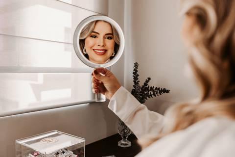 Ensaio Corporativo. Ensaio de Marca Pessoal. Fotos em consultório. Renata Bridges. Bom Despacho. Fotos de médica. Dermatologista.'