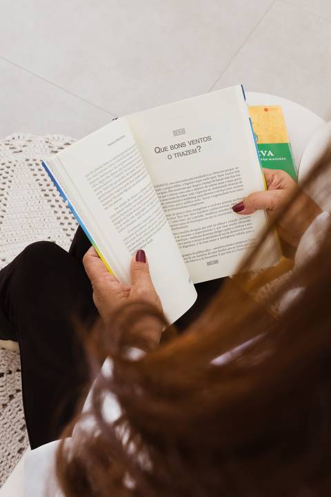 Ensaio Corporativo. Ensaio de marca pessoa. Fotos de estúdio em bom despacho. Renata Bridges Photo.'