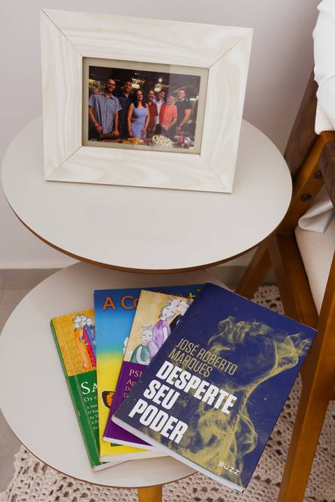 Ensaio Corporativo. Ensaio de marca pessoa. Fotos de estúdio em bom despacho. Renata Bridges Photo.'