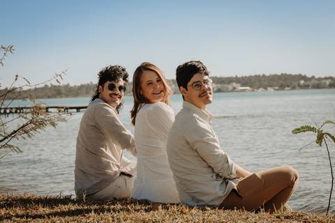 Ensaio feminino. Fotos de família. dom erminio. brasília. distrito federal. lago paranoá. vestido branco. natureza. foto ar livre. renata bridges.'