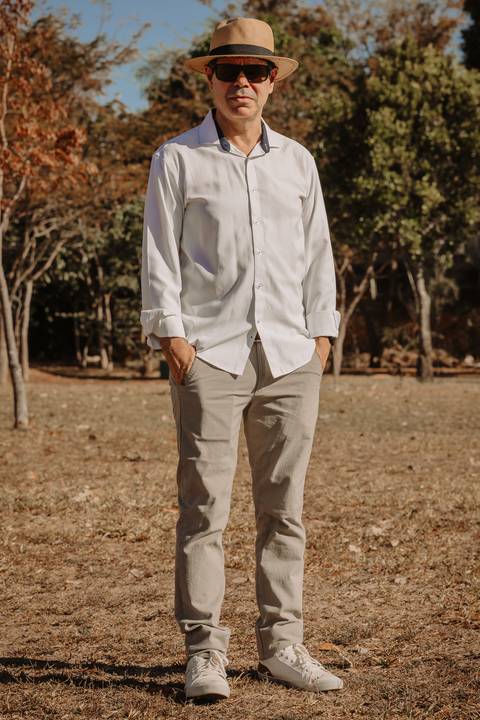 Ensaio feminino. Fotos de família. dom erminio. brasília. distrito federal. lago paranoá. vestido branco. natureza. foto ar livre. renata bridges.'