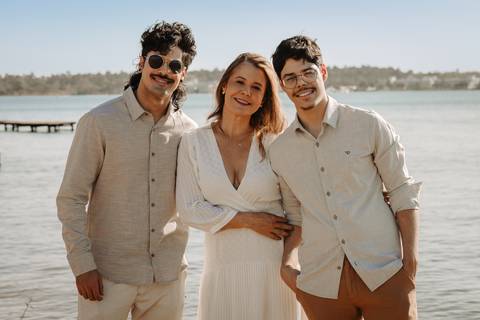 Ensaio feminino. Fotos de família. dom erminio. brasília. distrito federal. lago paranoá. vestido branco. natureza. foto ar livre. renata bridges.'
