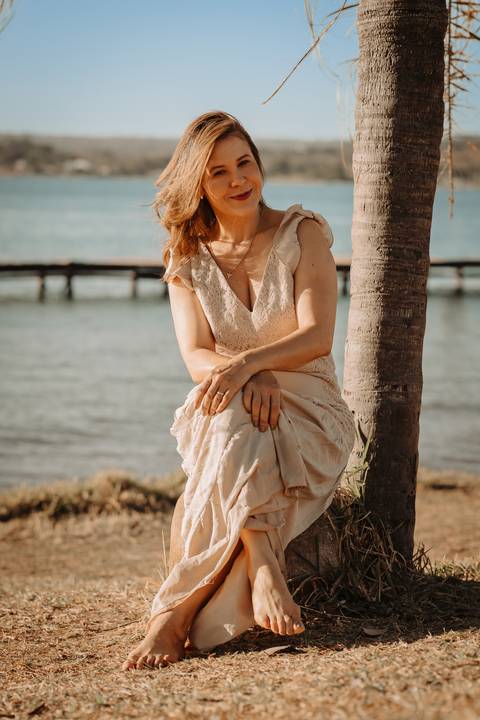 Ensaio feminino. Fotos de família. dom erminio. brasília. distrito federal. lago paranoá. vestido branco. natureza. foto ar livre. renata bridges.'