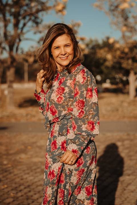 Ensaio feminino. Fotos de família. dom erminio. brasília. distrito federal. lago paranoá. vestido branco. natureza. foto ar livre. renata bridges.'