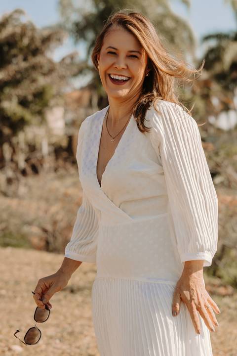 Ensaio feminino. Fotos de família. dom erminio. brasília. distrito federal. lago paranoá. vestido branco. natureza. foto ar livre. renata bridges.'