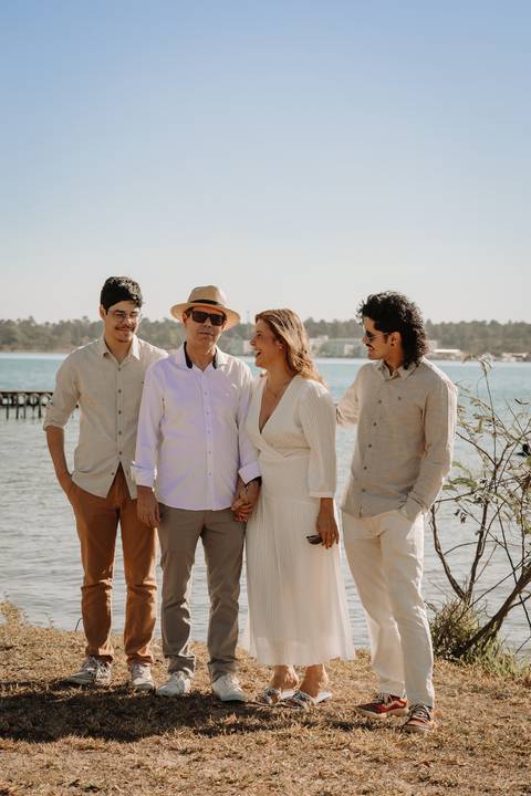 Ensaio feminino. Fotos de família. dom erminio. brasília. distrito federal. lago paranoá. vestido branco. natureza. foto ar livre. renata bridges.'