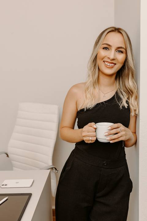 ensaio corporativo ensaio de marca pessoal foto cacharrel branca mabcook ipad caneca branca bom despacho'