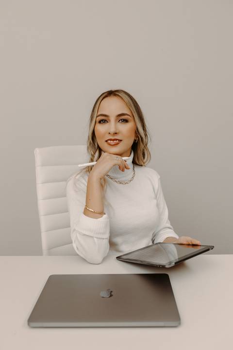 ensaio corporativo ensaio de marca pessoal foto cacharrel branca mabcook ipad caneca branca bom despacho'