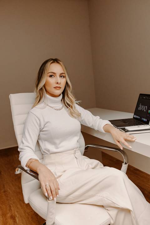 ensaio corporativo ensaio de marca pessoal foto cacharrel branca mabcook ipad caneca branca bom despacho'