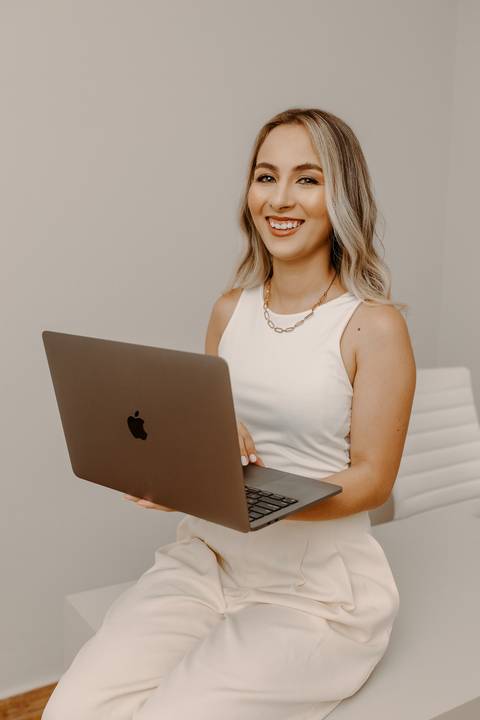 ensaio corporativo ensaio de marca pessoal foto cacharrel branca mabcook ipad caneca branca bom despacho'