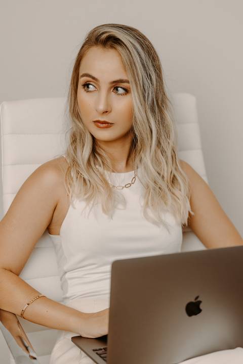 ensaio corporativo ensaio de marca pessoal foto cacharrel branca mabcook ipad caneca branca bom despacho'