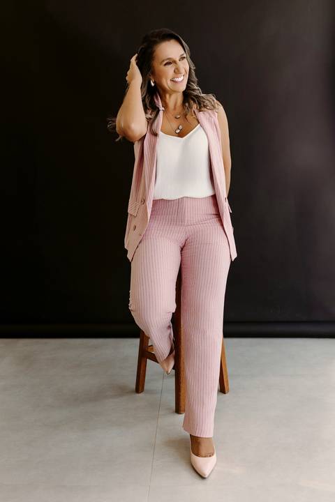 Ensaio Corporativo. Marca Pessoal. Renata Bridges Photo. Fundo Escuro. Roupa Social.'