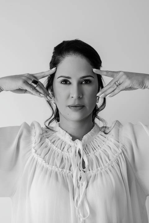 Ensaio feminino. Ensaio Corporativo. Ensaio de marca pessoal. foto preto e branco. estetica. beleza. bom despacho renata bridges'