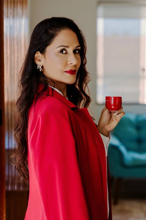 Ensaio feminino. Ensaio Corporativo. Ensaio de marca pessoal. foto preto e branco. estetica. beleza. bom despacho renata bridges'