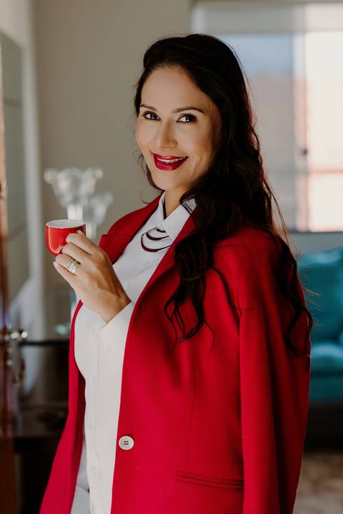 Ensaio feminino. Ensaio Corporativo. Ensaio de marca pessoal. foto preto e branco. estetica. beleza. bom despacho renata bridges'