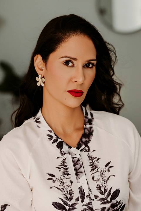 Ensaio feminino. Ensaio Corporativo. Ensaio de marca pessoal. foto preto e branco. estetica. beleza. bom despacho renata bridges'