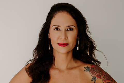 Ensaio feminino. Ensaio Corporativo. Ensaio de marca pessoal. foto preto e branco. estetica. beleza. bom despacho renata bridges'