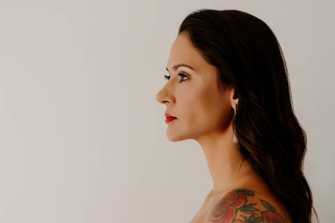 Ensaio feminino. Ensaio Corporativo. Ensaio de marca pessoal. foto preto e branco. estetica. beleza. bom despacho renata bridges'