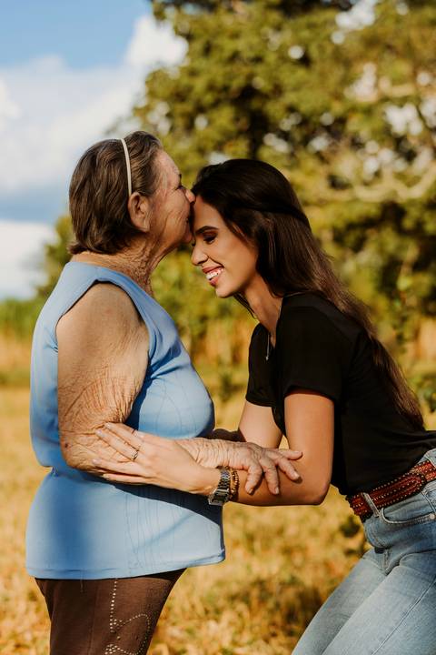 cavalo médica veterinária foto feminina renata bridges bom despacho natureza de dia jaleco branco roupa preta chapeu família pais pai e mãe avó'