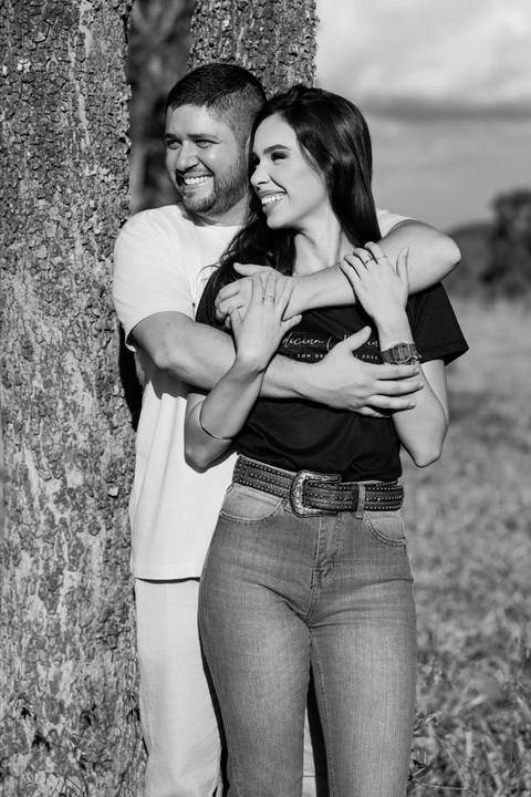 cavalo médica veterinária foto feminina renata bridges bom despacho natureza de dia jaleco branco roupa preta chapeu família pais pai e mãe namorado marido preto e branco'