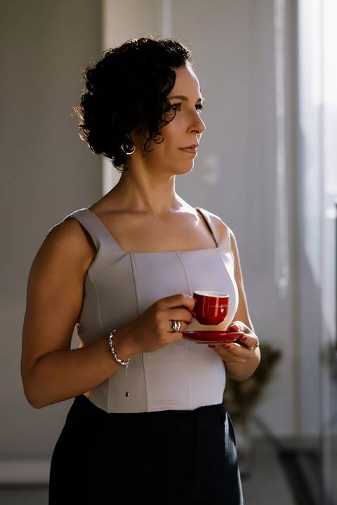 fotos de estúdio. Ensaio de marca pessoal. nutricionista. mentora.camisa branca. renata bridges. foto profissional. foto corporativa.'