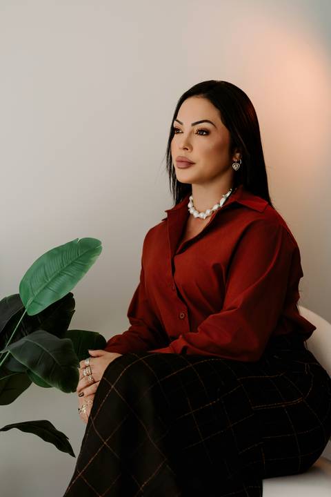 Lais vidal terracota ensaio corporativo estúdio marca pessoal feminino morena cabelo preto'