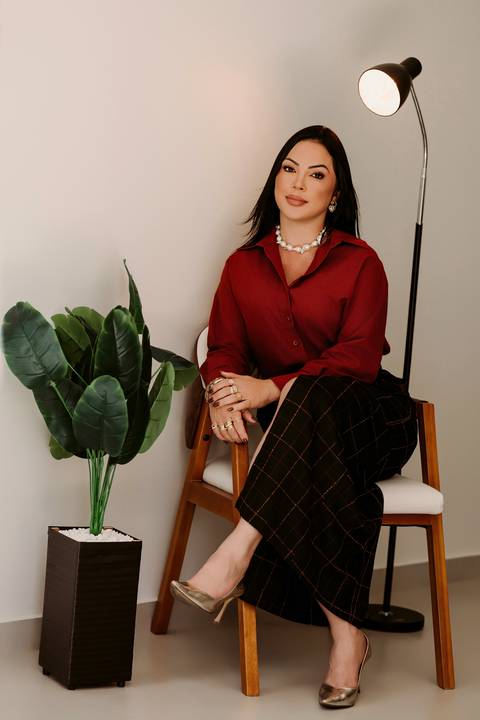 Lais vidal terracota ensaio corporativo estúdio marca pessoal feminino morena cabelo preto'